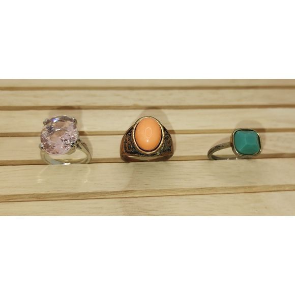 Various Rings Costume Jewelry, Statement Rings, Gold Tone Rings, Gemstone Rings - Picture 1 of 9
